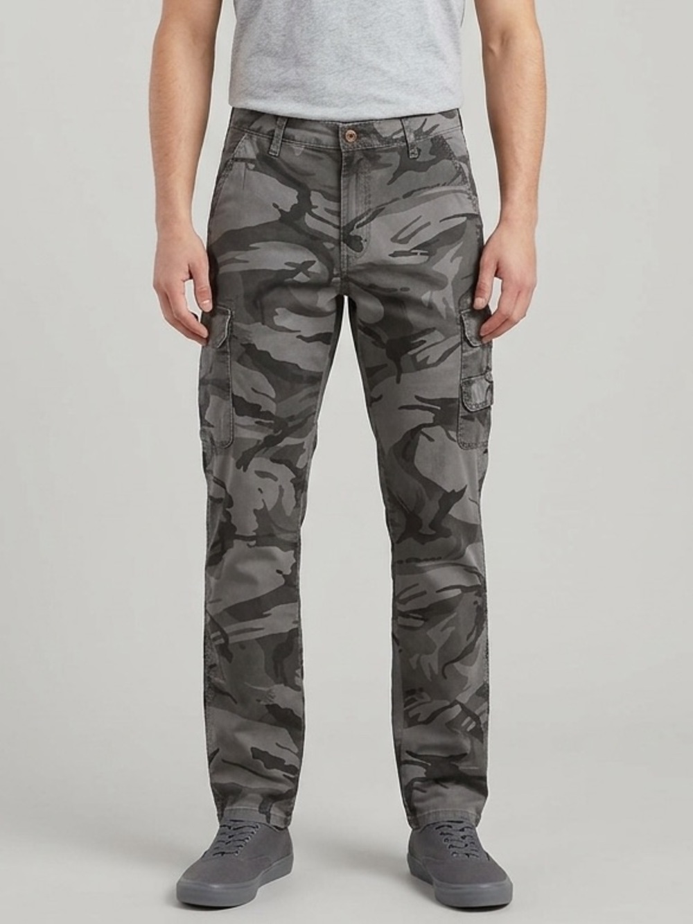 Wrangler Men's Gray & Black Camo Cargo Pants